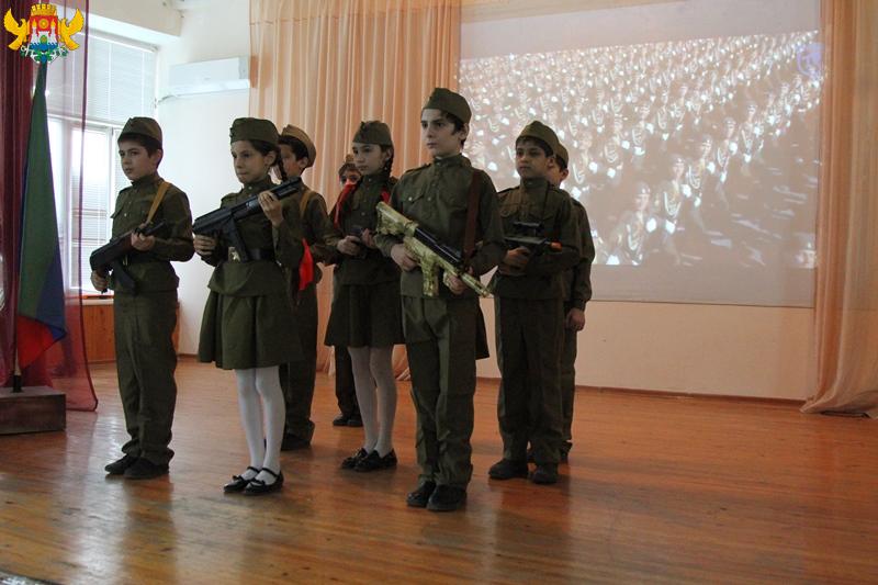 В махачкалинской школе отметили 100-летие создания Красной армии