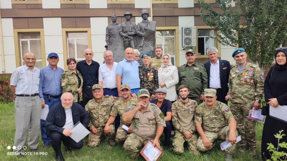 Этих дней не смолкнет слава...