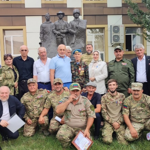 Этих дней не смолкнет слава...